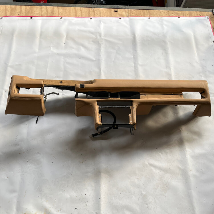 INSTRUMENT PANEL WITH PASSENGER AIRBAG SEATING (BEIGE LEATHER)-  379152419