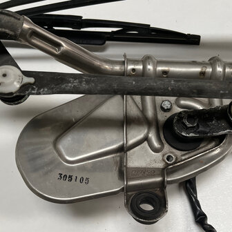 Maserati Quattroporte 5 Windshield wiper assembly
