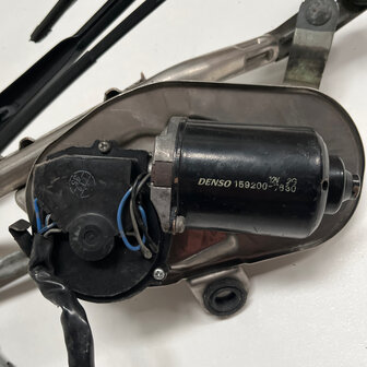 Maserati Quattroporte 5 Windshield wiper assembly