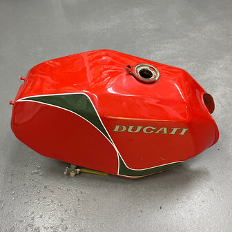 Ducati - Pantah - Red fuel tank - 066183200
