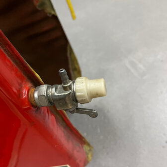 Ducati - Pantah - Red fuel tank - 066183200