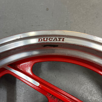 Ducati - paso 750 sport Red version Front wheel 3,75 x 16 - 037077155
