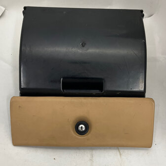 Maserati Quattroporte 4 - glove box  372308113