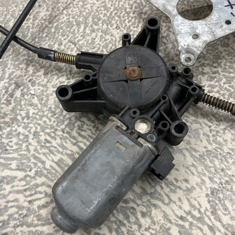 Maserati Quattroporte 4 window regulator left front door - 377700021