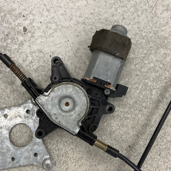 Maserati Quattroporte 4 window regulator right front door- 377700022
