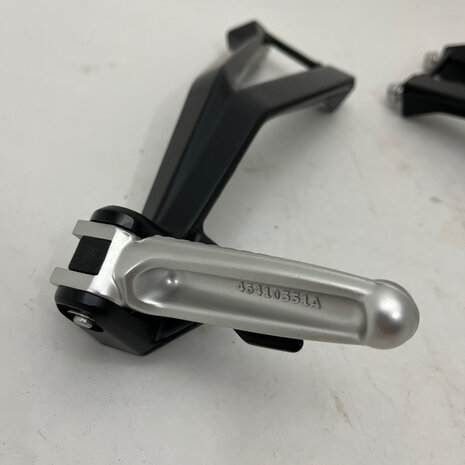 Ducati 848 1098 1198 footpeg holder set black - 82411481AB - 82411491AB