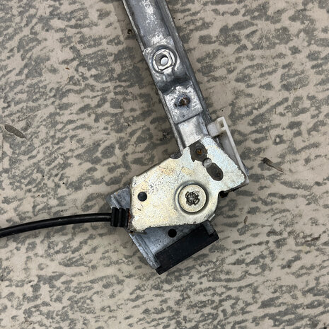 Maserati Quattroporte 4 window regulator right front door- 377700022